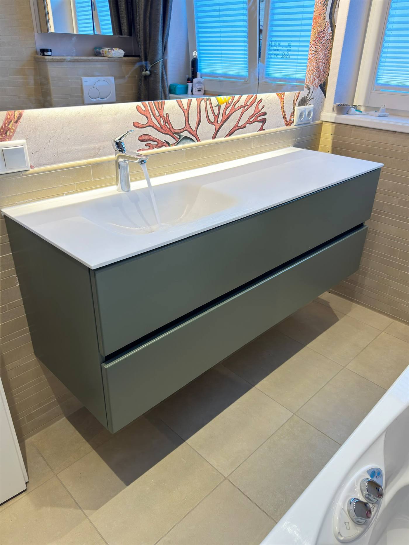 Neu montierter Design-Waschtisch — Badsanierung durch Kitz24